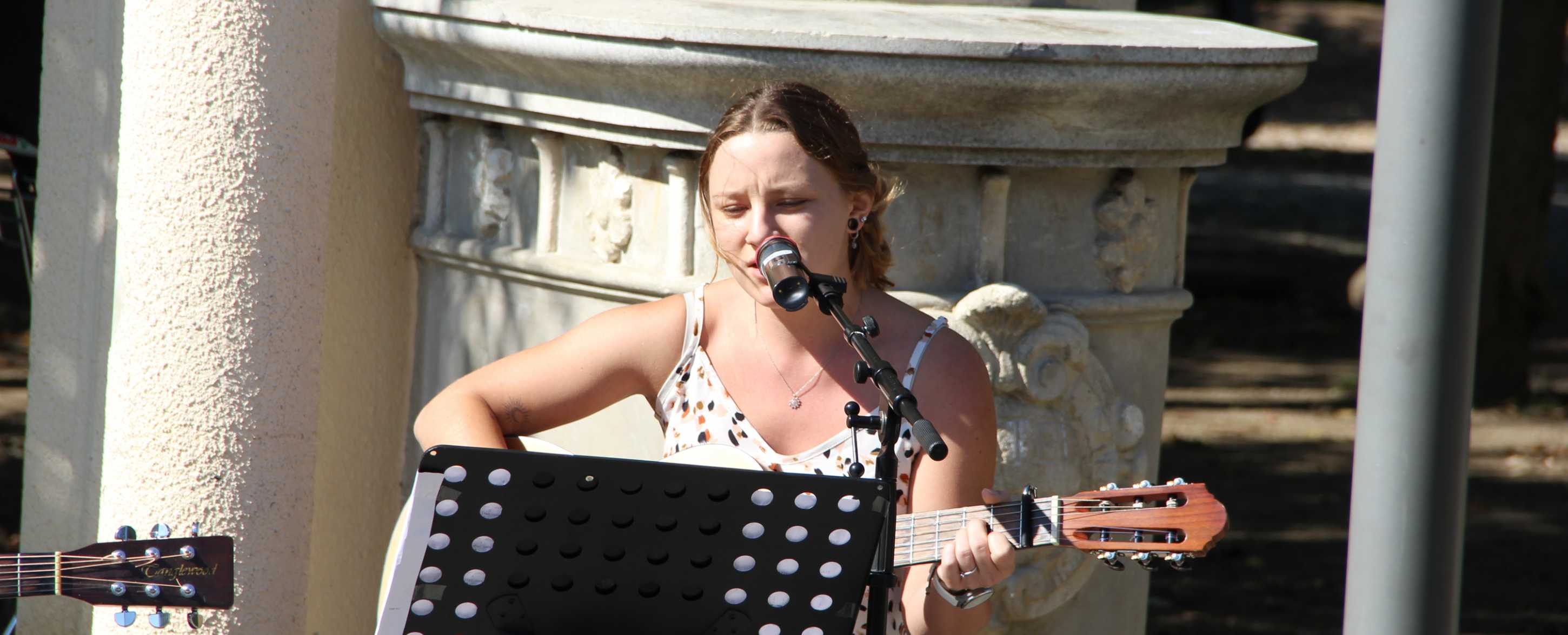 Gitarrenspielerin