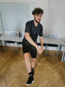 Studierender beim Schuhplattln/Volkstanzen