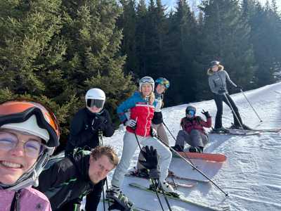 Skigruppe auf der Piste
