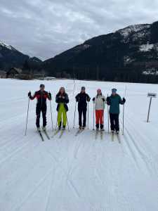 Skigruppe auf der Piste