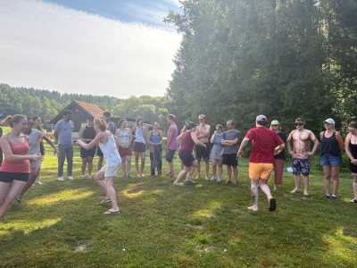 Bewegungsspiel mit einer Großgruppe