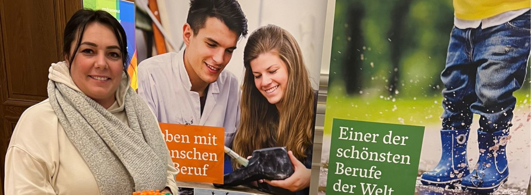 Lehrgangsberaterin am Stehpult