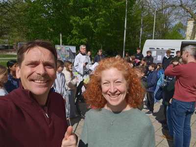 Lehrende vor Fahrradsegnung